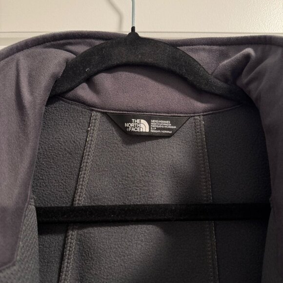 The North Face Men’s Vest — Silver with Pockets | Barely Worn, Excellent - Picture 4 of 7